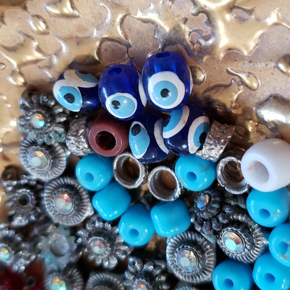 MOVED PLATFORMS - Assorted beads salvage - Picture 4 of 4